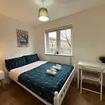 Laburnum House-Comfortable Rooms Near City Of London